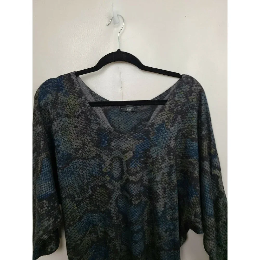 Nally & Millie Gray Blue Snake Print Dolman V-Neck Tunic Top Size Large - Picture 3 of 5